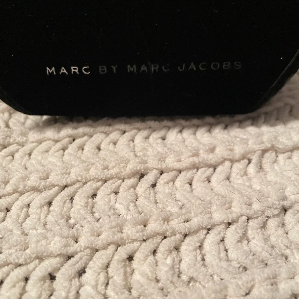 MARC By Marc Jacobs brown Sunglasses with case - Picture 3 of 3
